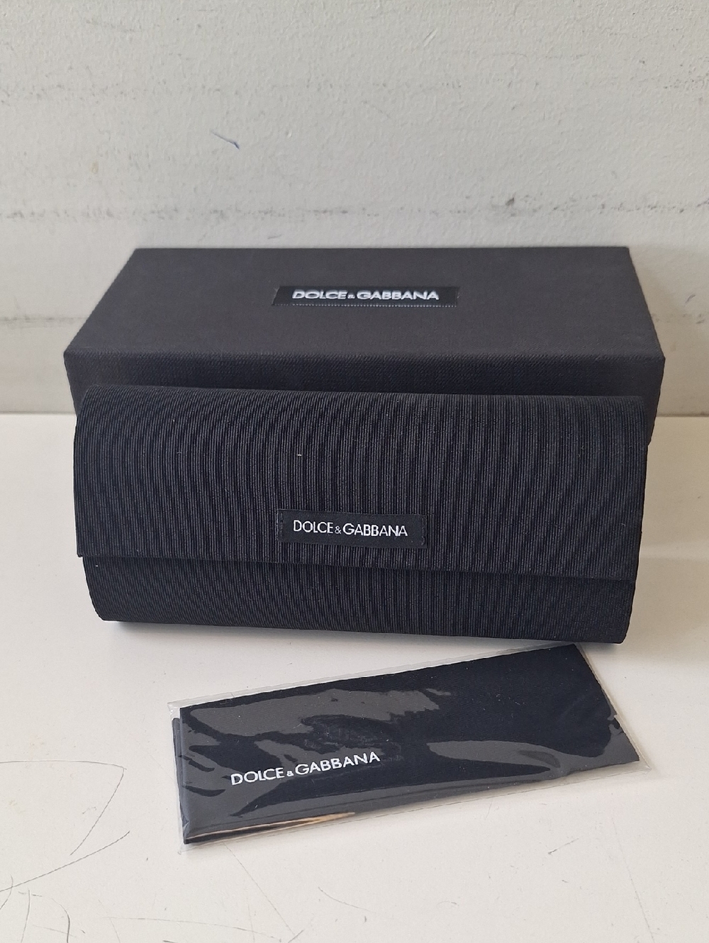 *** LIMITED-TIME get 30% OFF *** DOLCE &GABBANA hardcase for sunglasses black